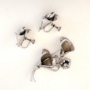 Sterling Silver Floral Cala Lily Brooch & Earrings Jewelry Set